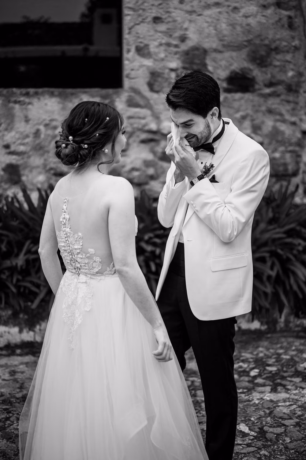 Black-and-white frame of the groom moved to tears during the first look — wedding in Antigua Guatemala.